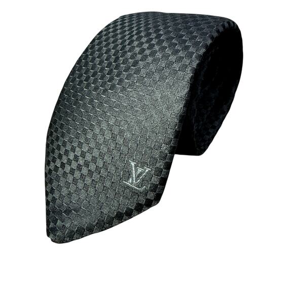 Silk tie Louis Vuitton Anthracite in Silk - 39647193 434. Louis Vuitton Black Silk Tie - Classic Elegance